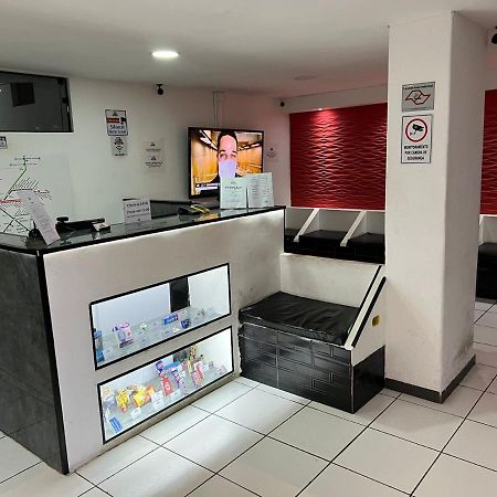 State Hostel - Em Frente Ao Metro São Paulo Eksteriør billede