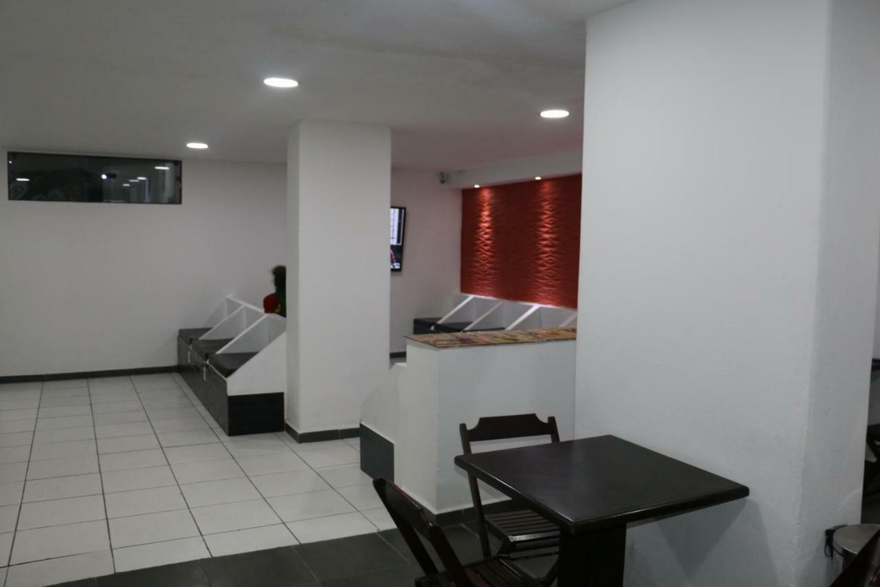 State Hostel - Em Frente Ao Metro São Paulo Eksteriør billede